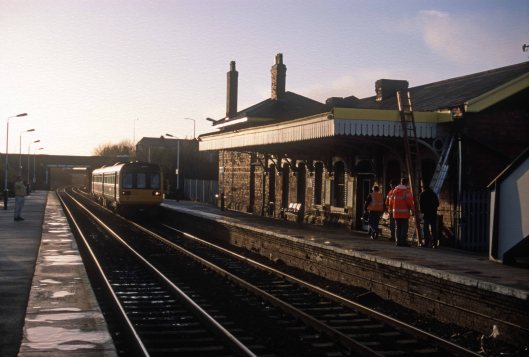 07385. 142037. 14.35.Liverpool Lime St - Wigan North Western. Prescot. 08.12.1999crop