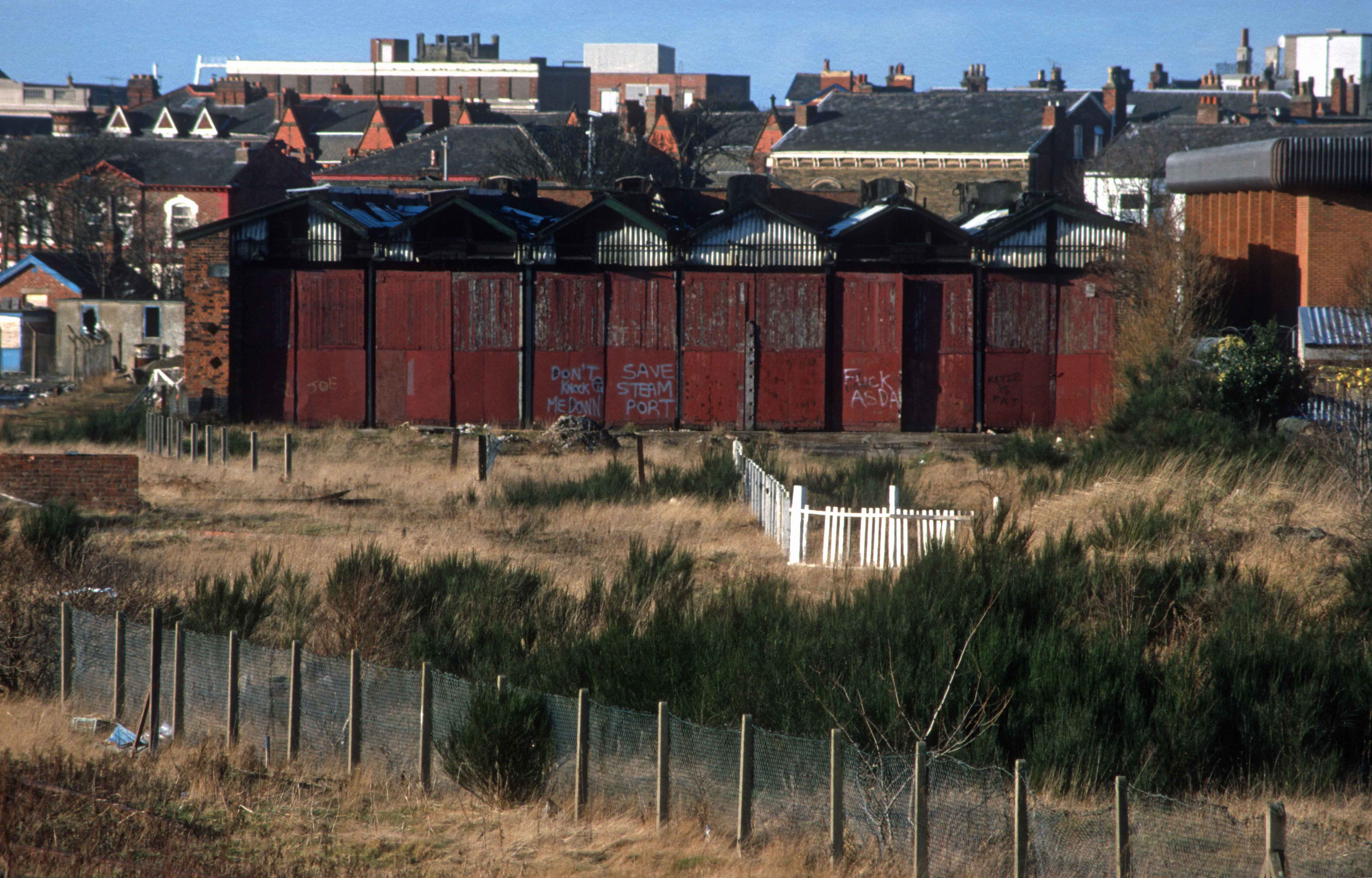 07520. Steamport closed and awaiting demolition. Southport. 09.01.2000 crop