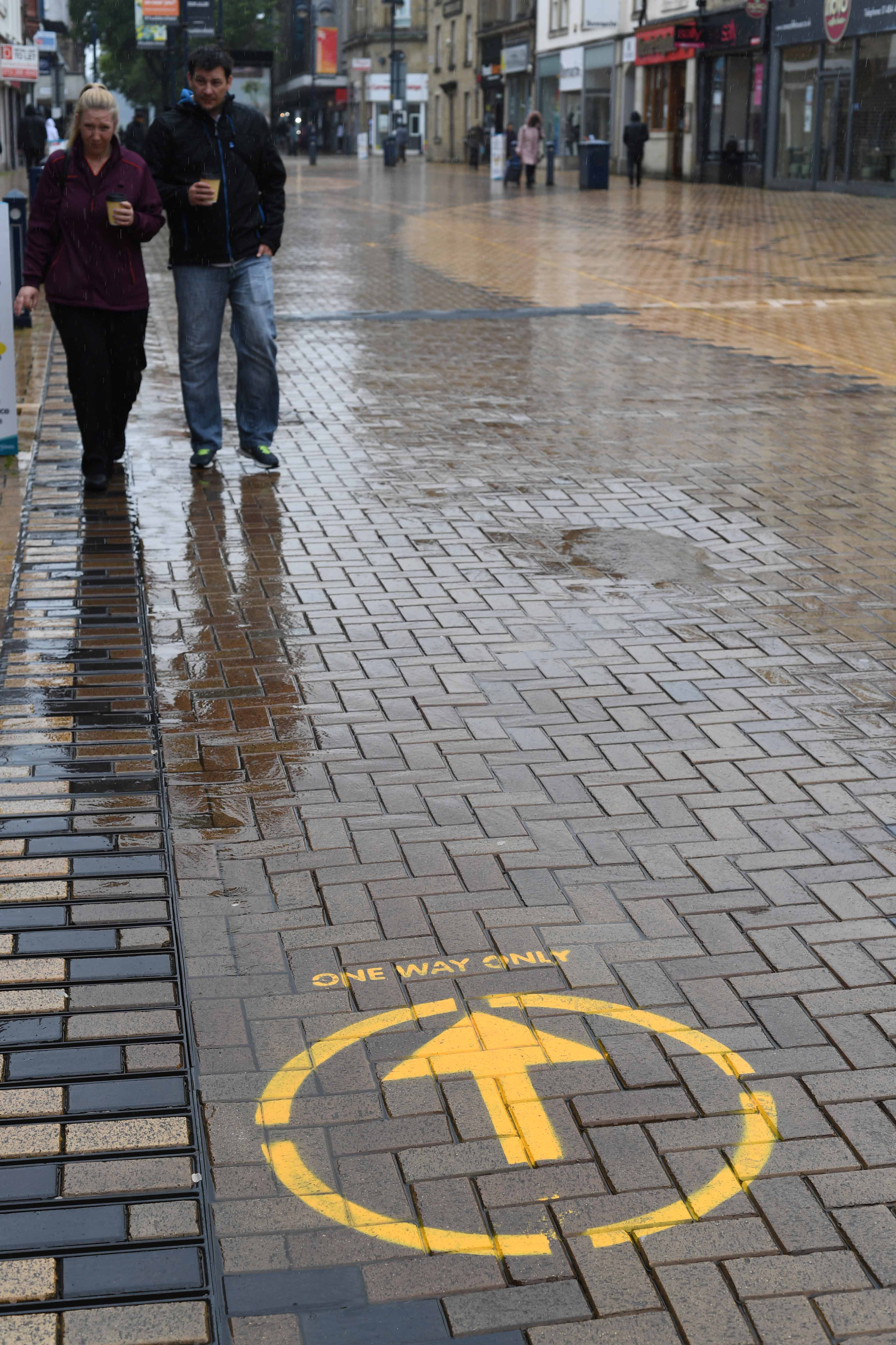 DG342294. Covid direction arrows. Huddersfield. 18.6.2020.crop