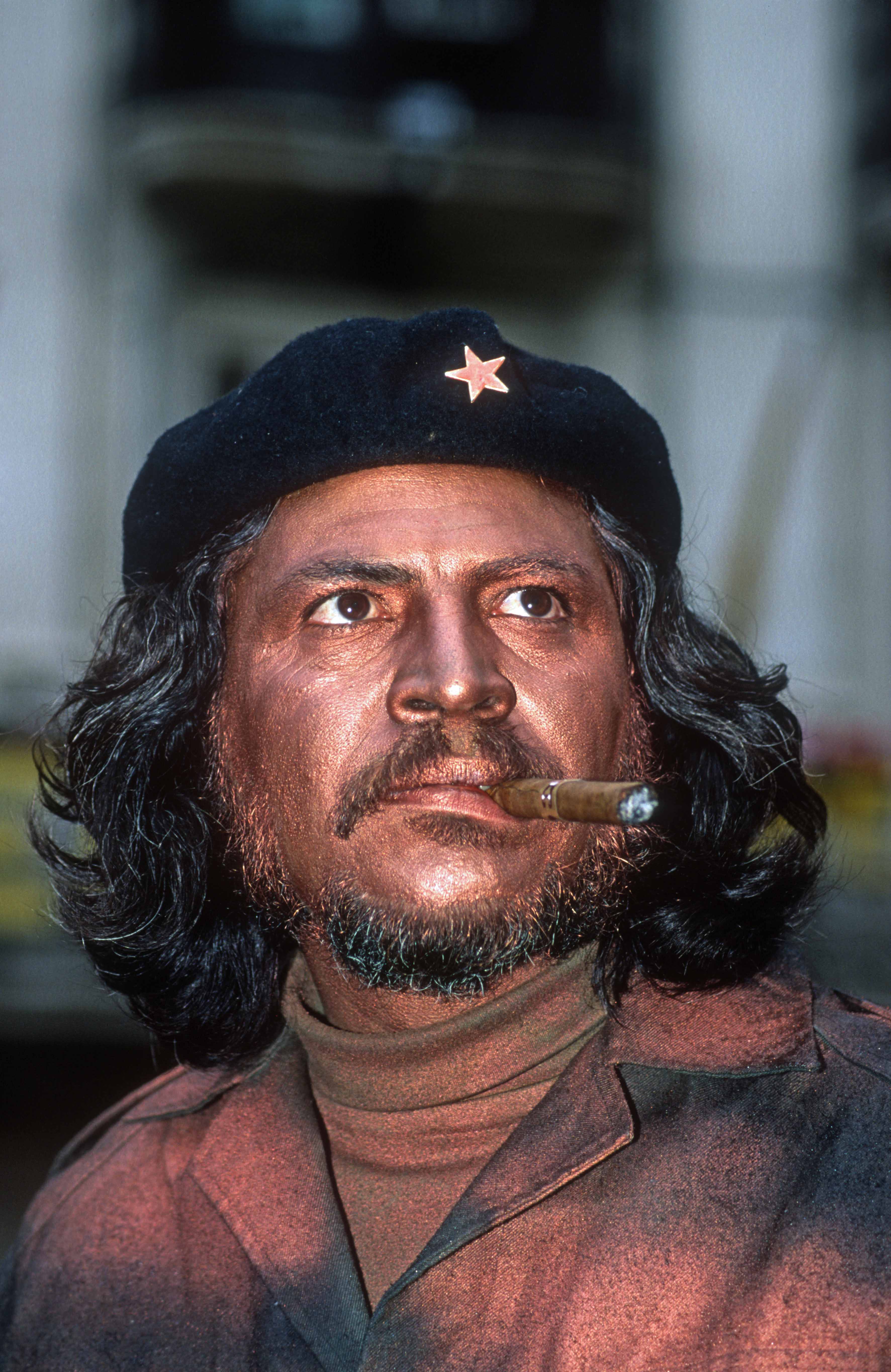 T15343. Busker as Che Guevara. Barcelona. Catalonia. Spain. 20.04.2003crop