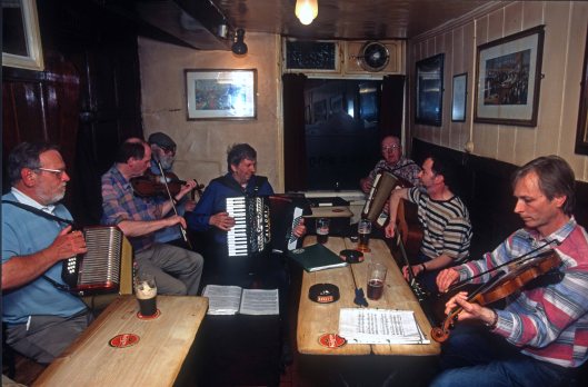 T15483. Local musicians gather to play in the old Loggerheads pub. Shrewsbury. Shropshire. England. 04.05.2003crop