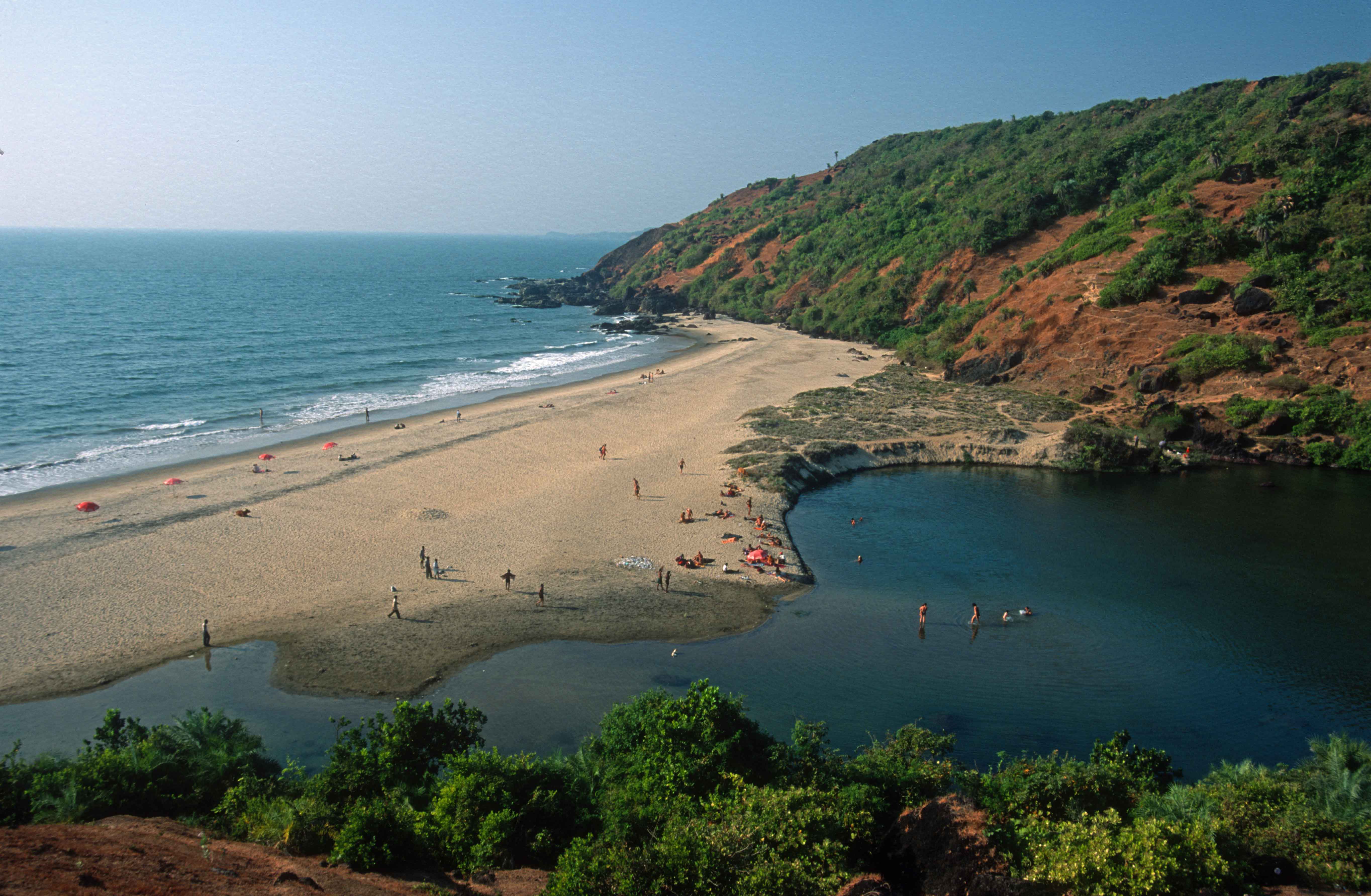 T9346. Arambol little beach and freshwater lake. Arambol. Goa India. 30.01.2000 crop
