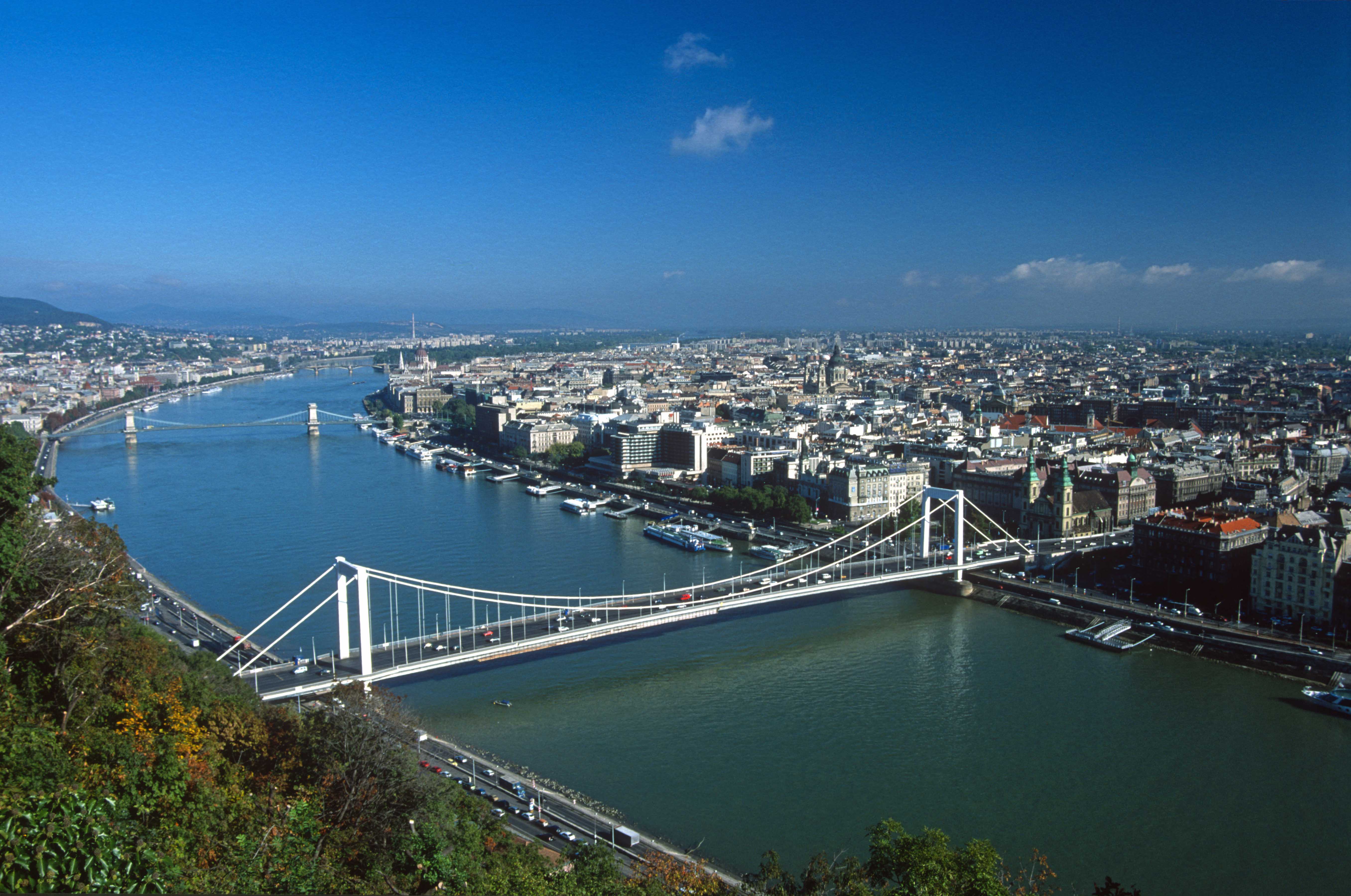 TD0279s. Budapest. Hungary. 01.10.2004crop