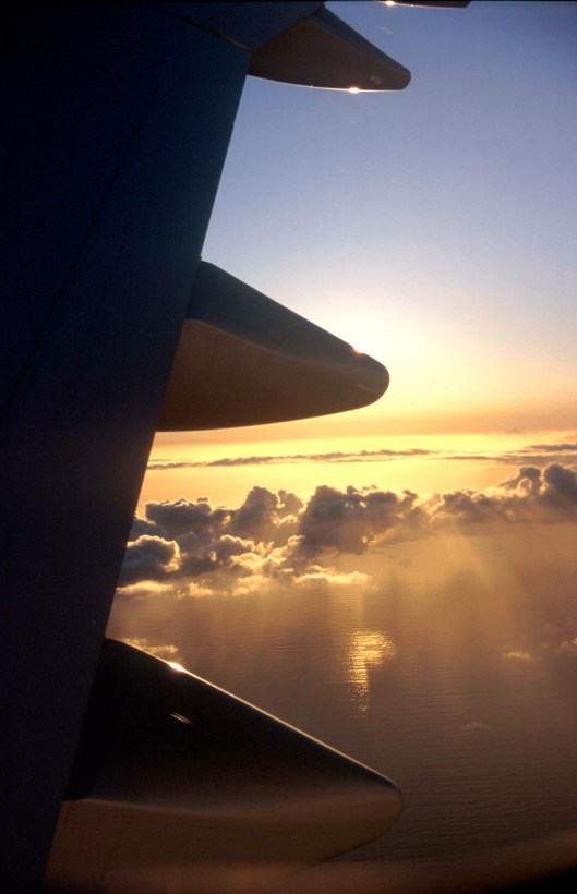T9168. Boeing 747 wing mid-Atlantic. 1999.crop