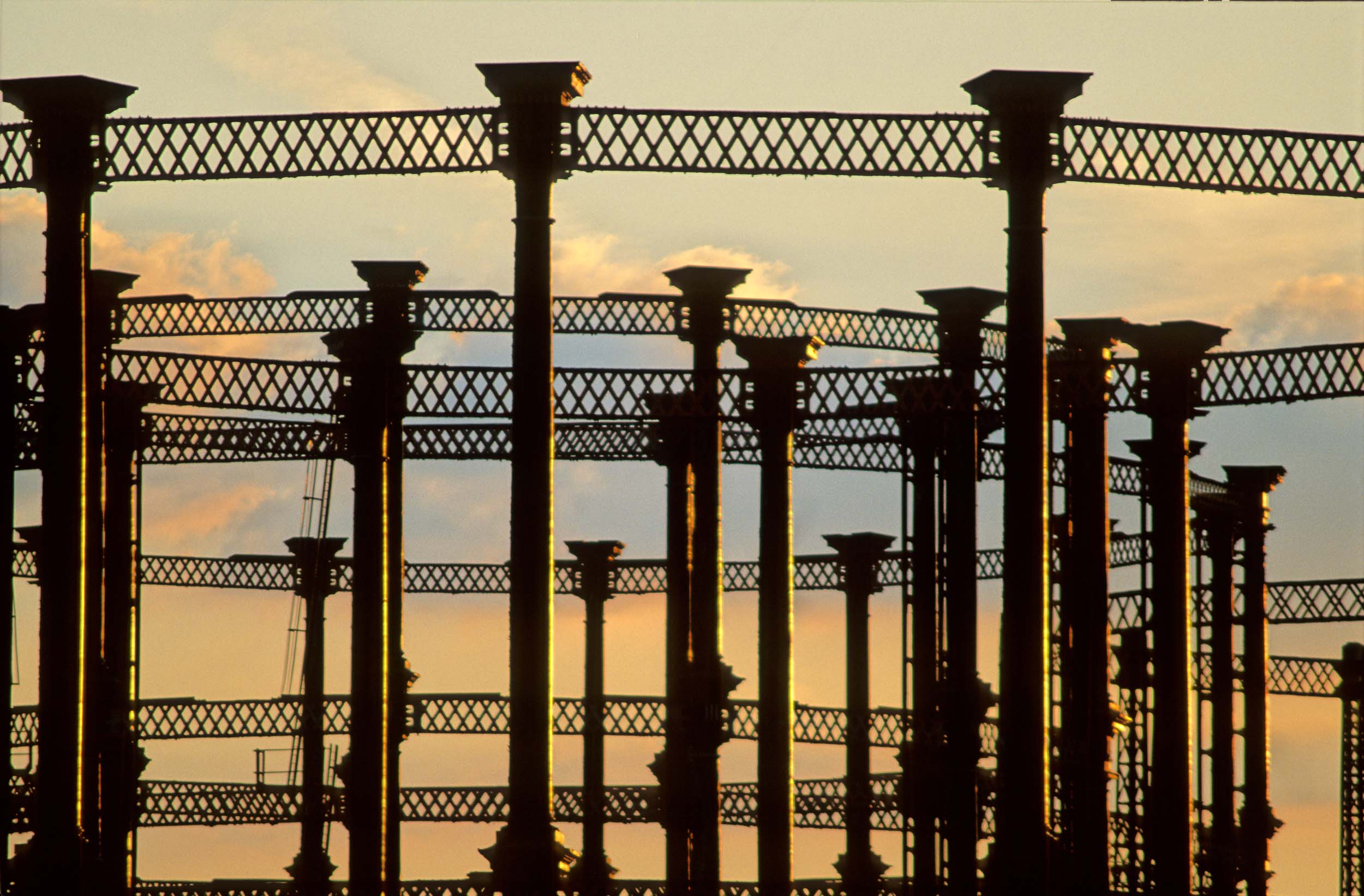 09607. Gasometers. Kings Cross. 24.7.01. 09607. (1)