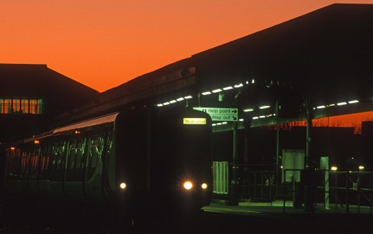 09960. 313119. Service to Willesden Jn. Clapham Junction. 10.12.2001.2001crop